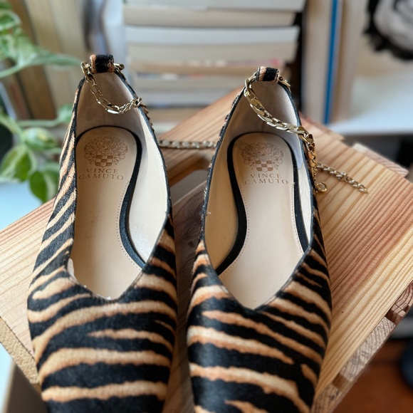 Vincent Camuto ankle chain “Latenla” tiger print cow hair square toe ballet flat - Picture 12 of 12